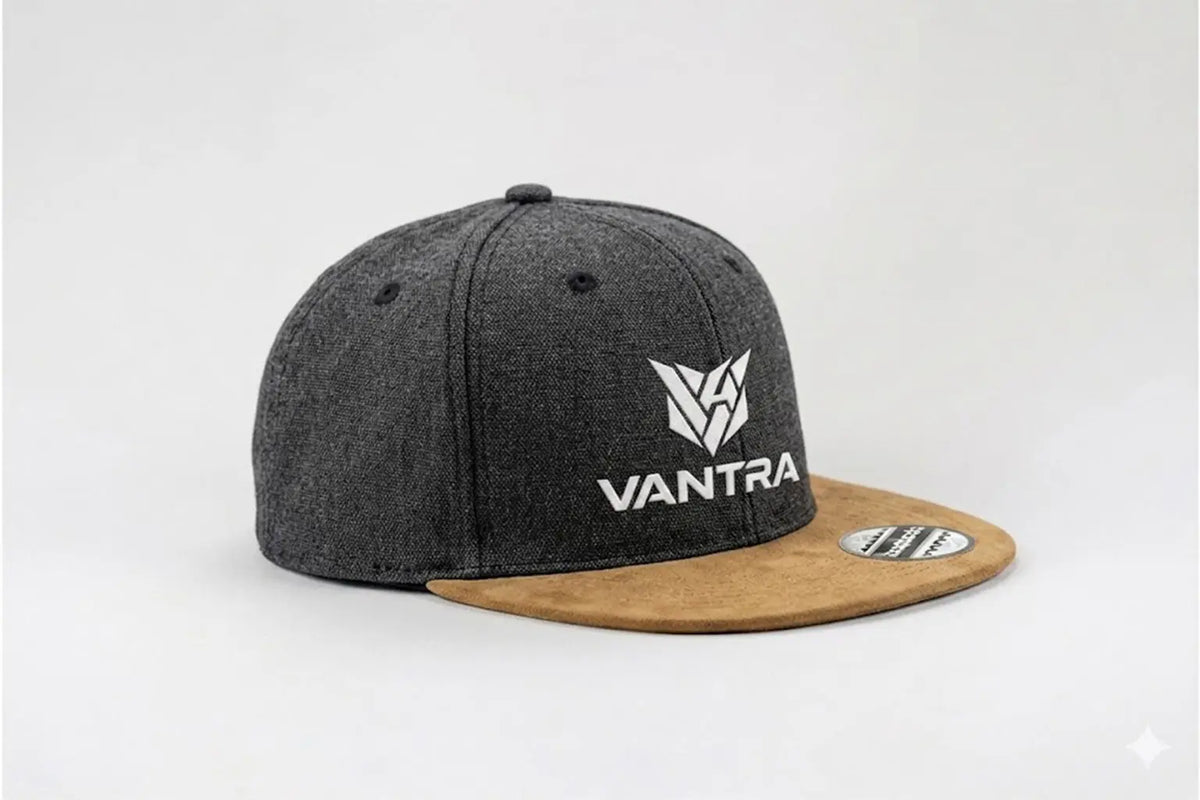 Casquette streetwear grise et visière marron en suédine de la marque VANTRA.