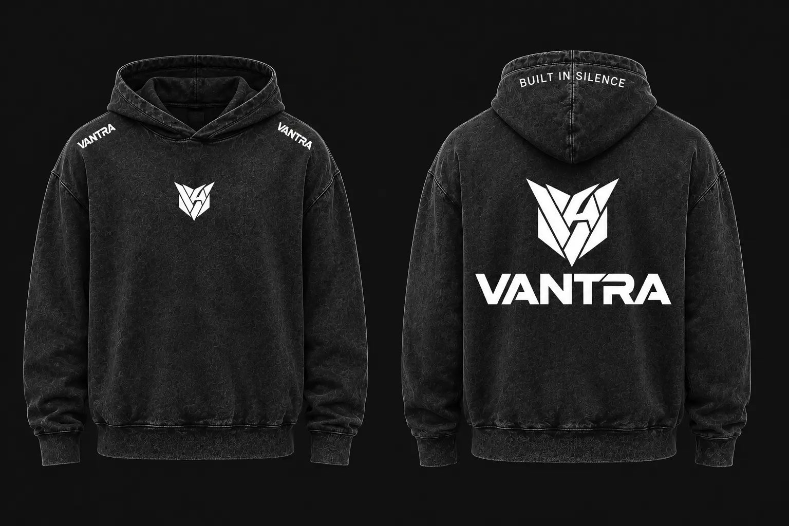 Vues de face et de dos d'un hoodie délavé gris anthracite (effet minéral/stonewashed) VANTRA, petit logo blanc sur la poitrine, textes sur les épaules et grand logo graphique au dos avec inscription BUILT IN SILENCE.